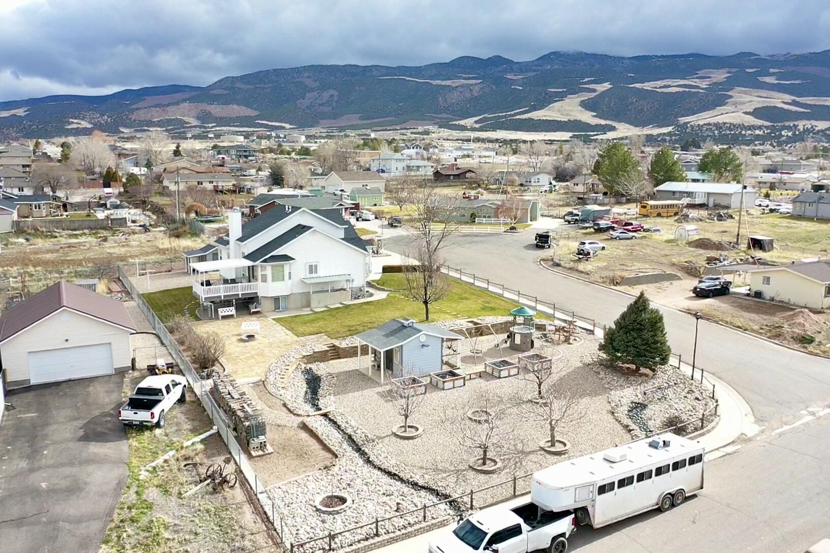 1653 E Millstone CIR