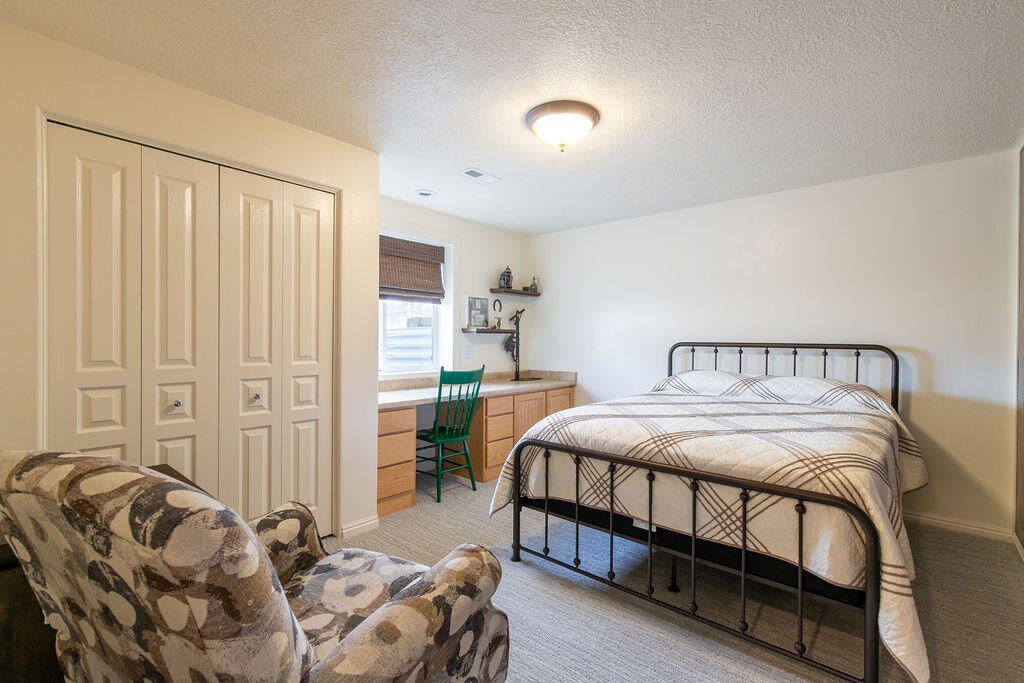 1653 E Millstone CIR