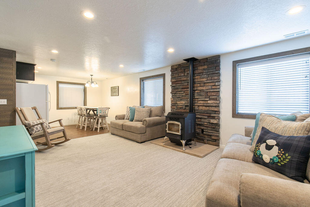 1653 E Millstone CIR