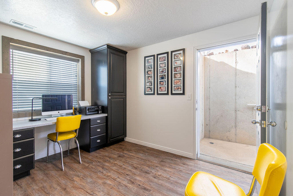 1653 E Millstone CIR