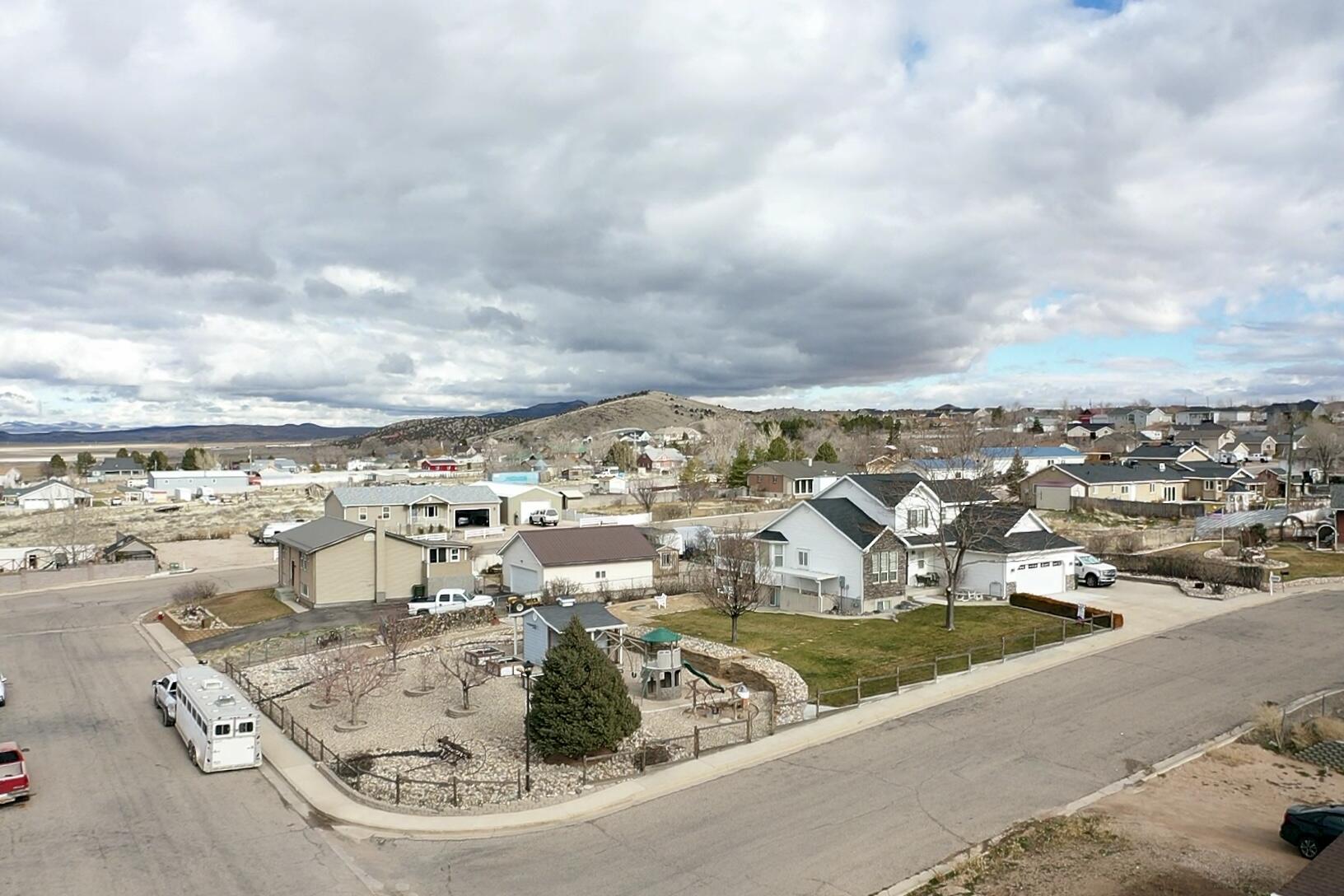 1653 E Millstone CIR