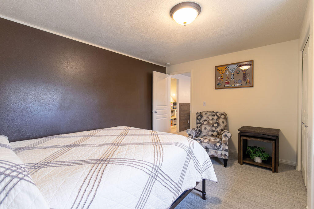 1653 E Millstone CIR