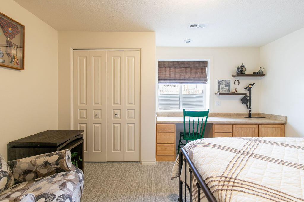 1653 E Millstone CIR