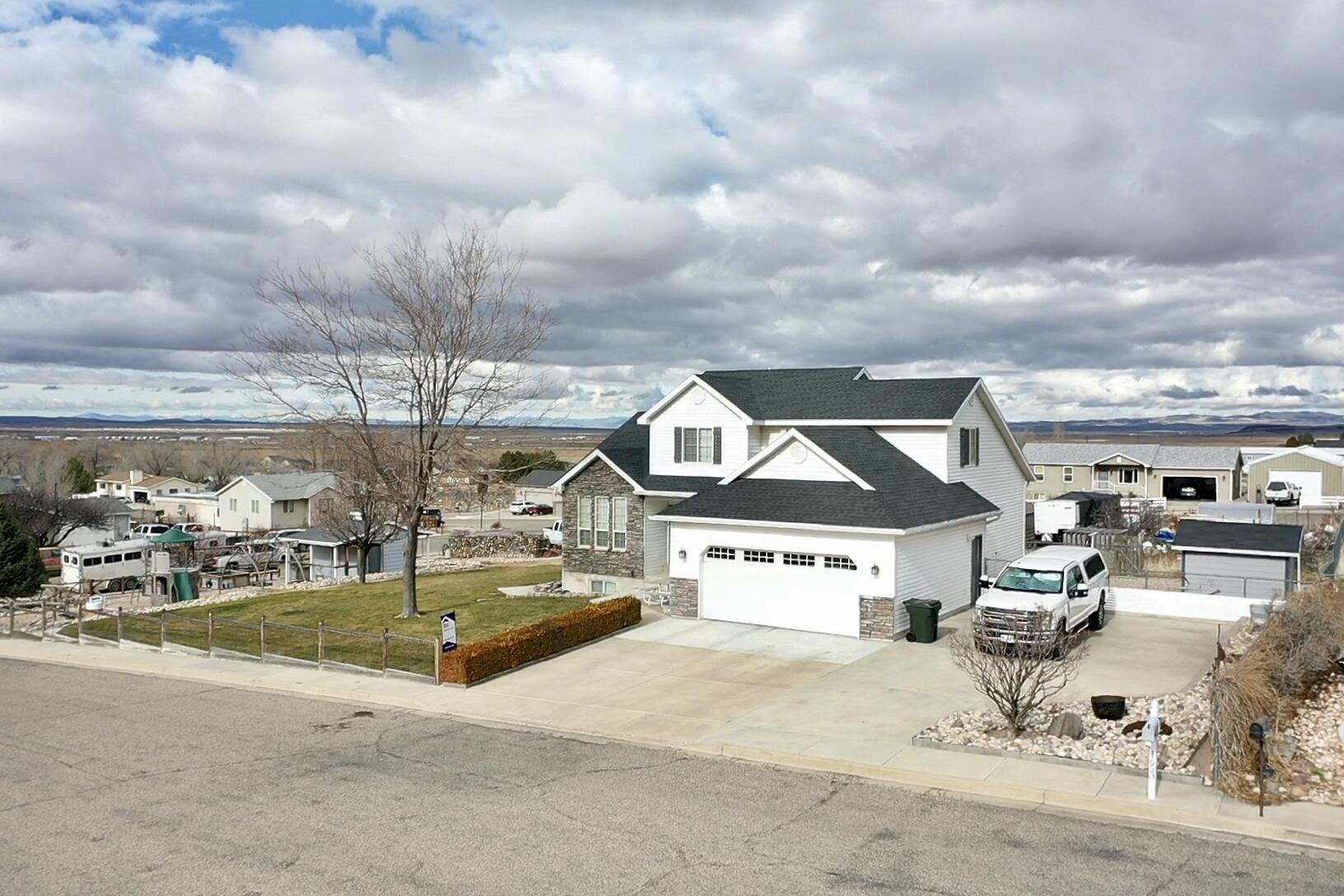 1653 E Millstone CIR