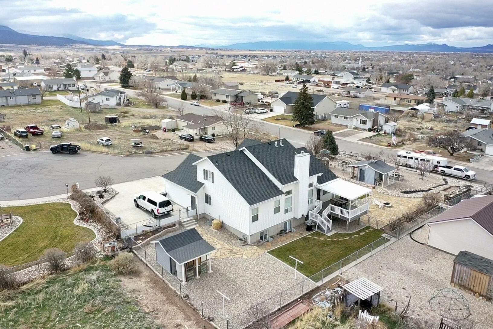 1653 E Millstone CIR