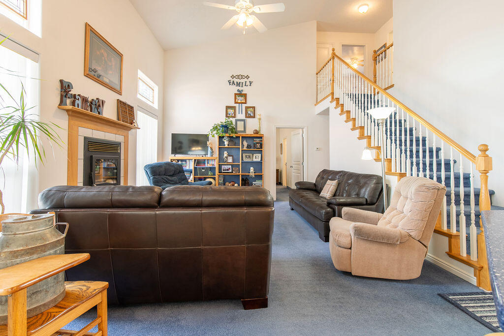 1653 E Millstone CIR