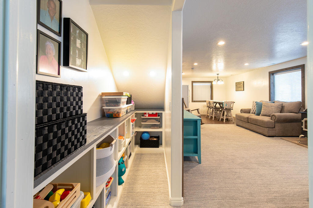 1653 E Millstone CIR