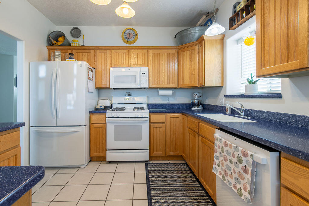 1653 E Millstone CIR