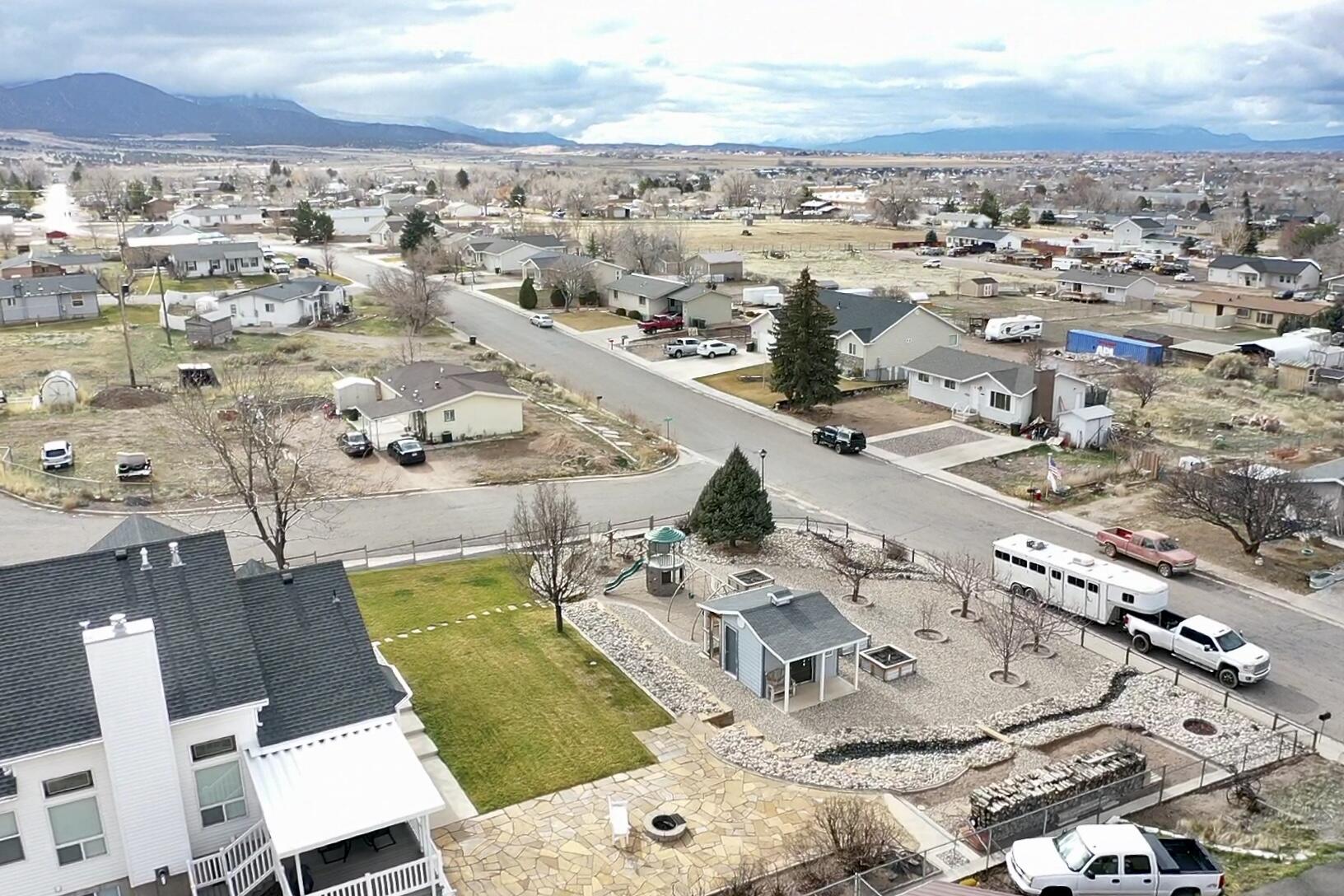 1653 E Millstone CIR