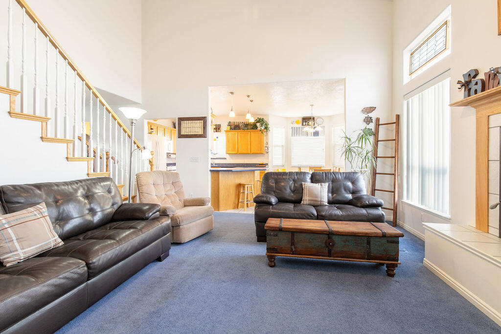 1653 E Millstone CIR