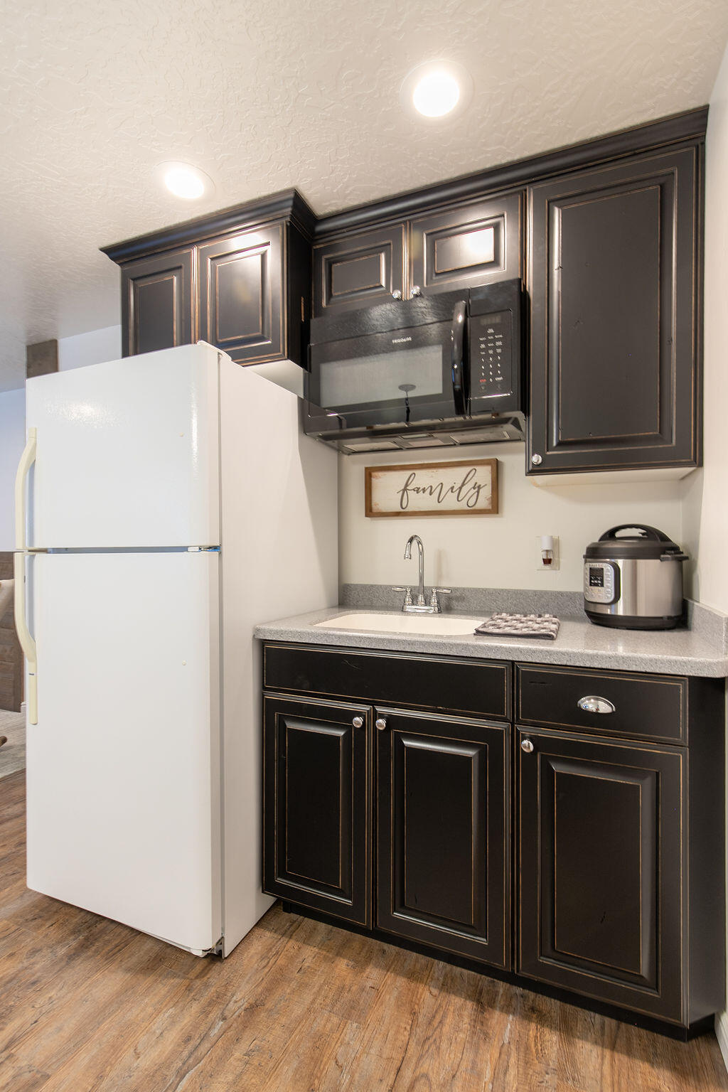 1653 E Millstone CIR