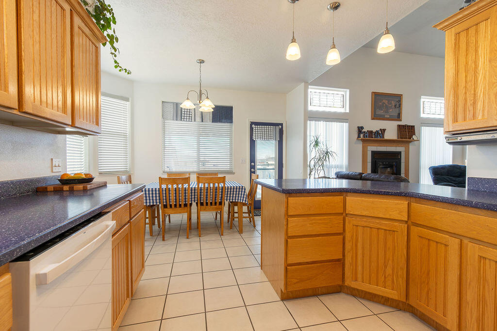 1653 E Millstone CIR