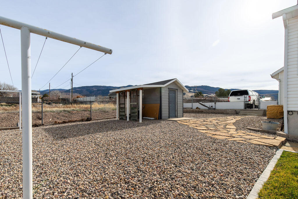 1653 E Millstone CIR