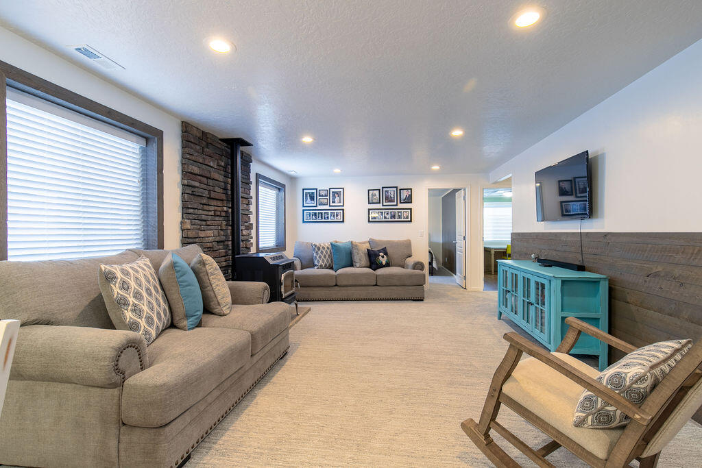 1653 E Millstone CIR