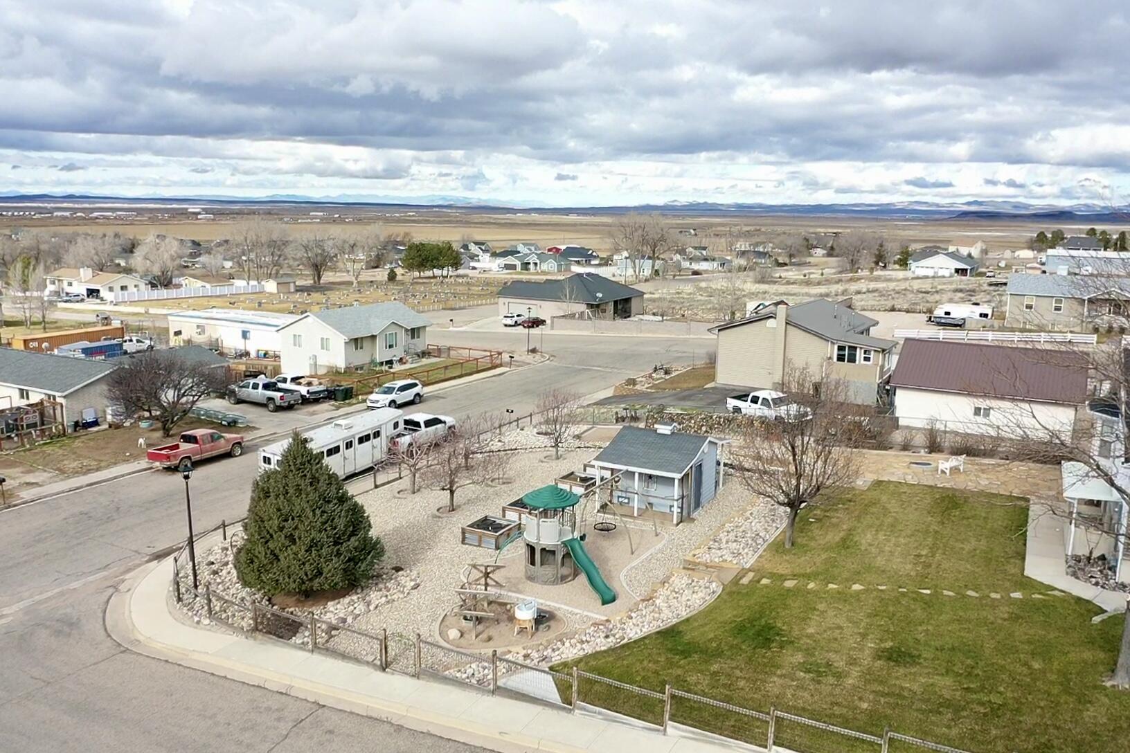 1653 E Millstone CIR