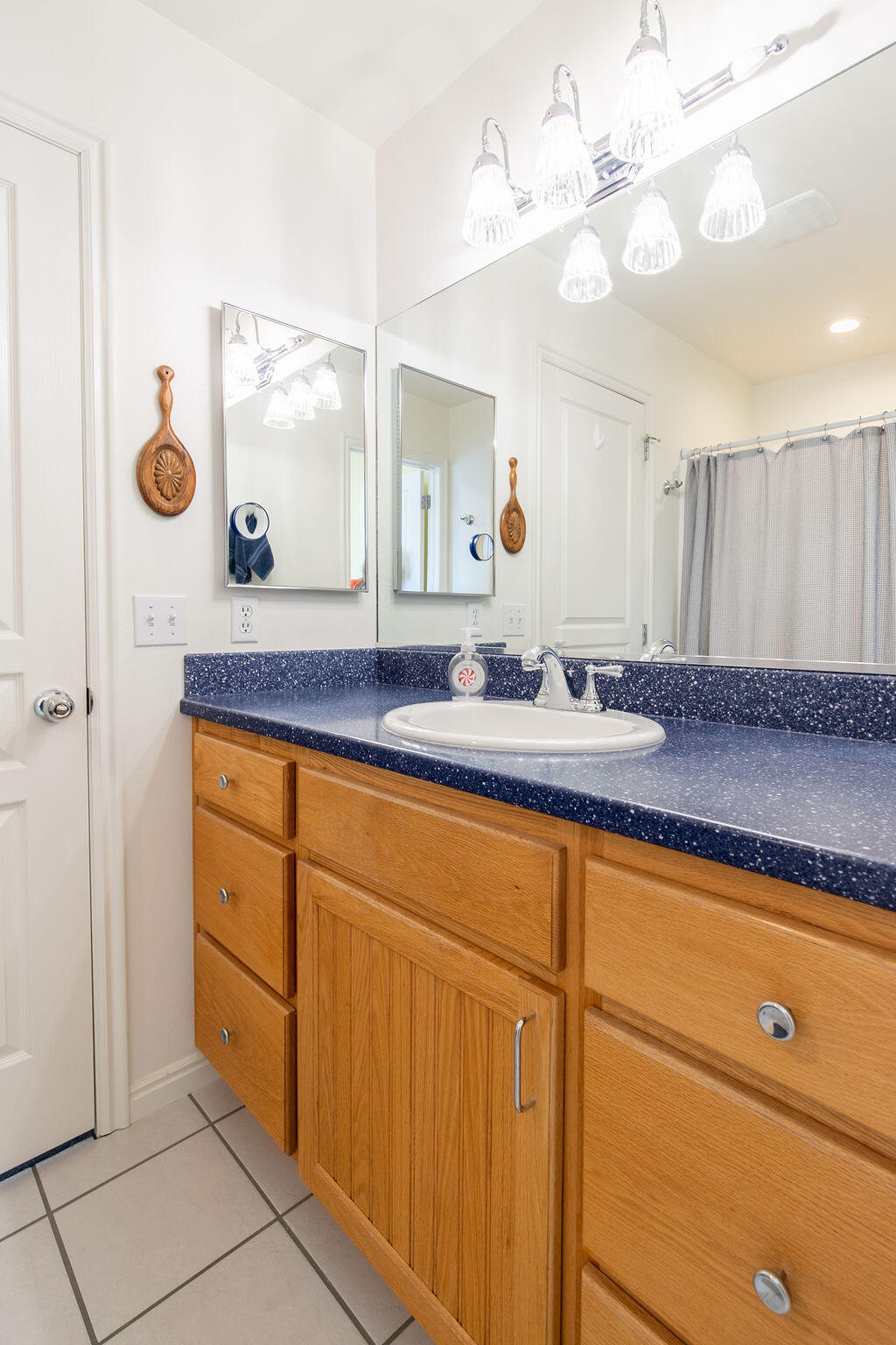 1653 E Millstone CIR