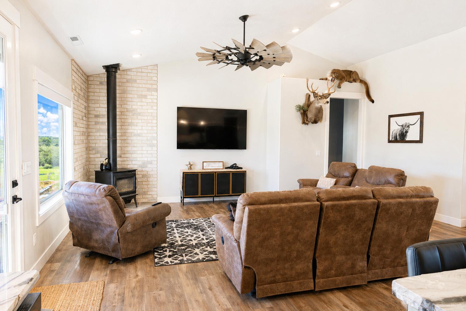 3421 N 2700 W