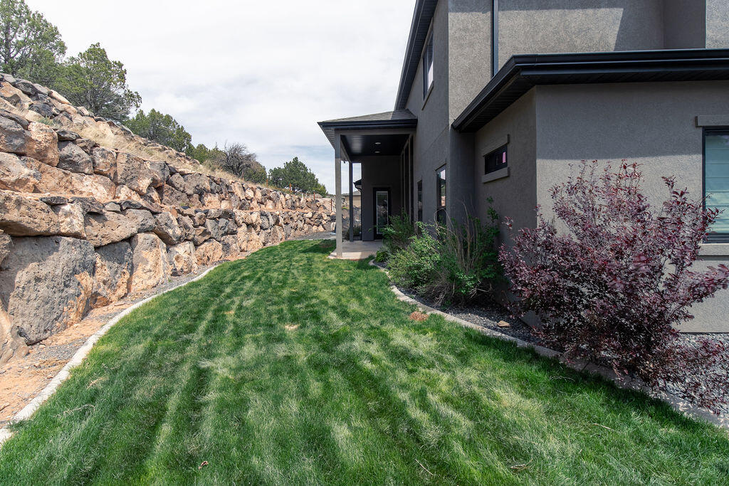 2228 S Canyon CIR