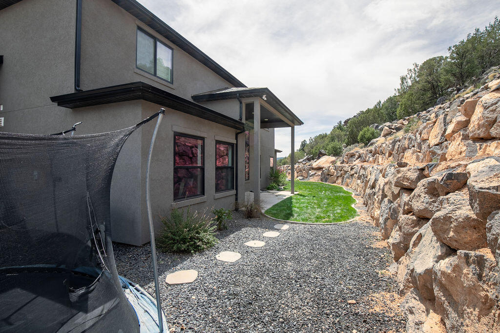 2228 S Canyon CIR