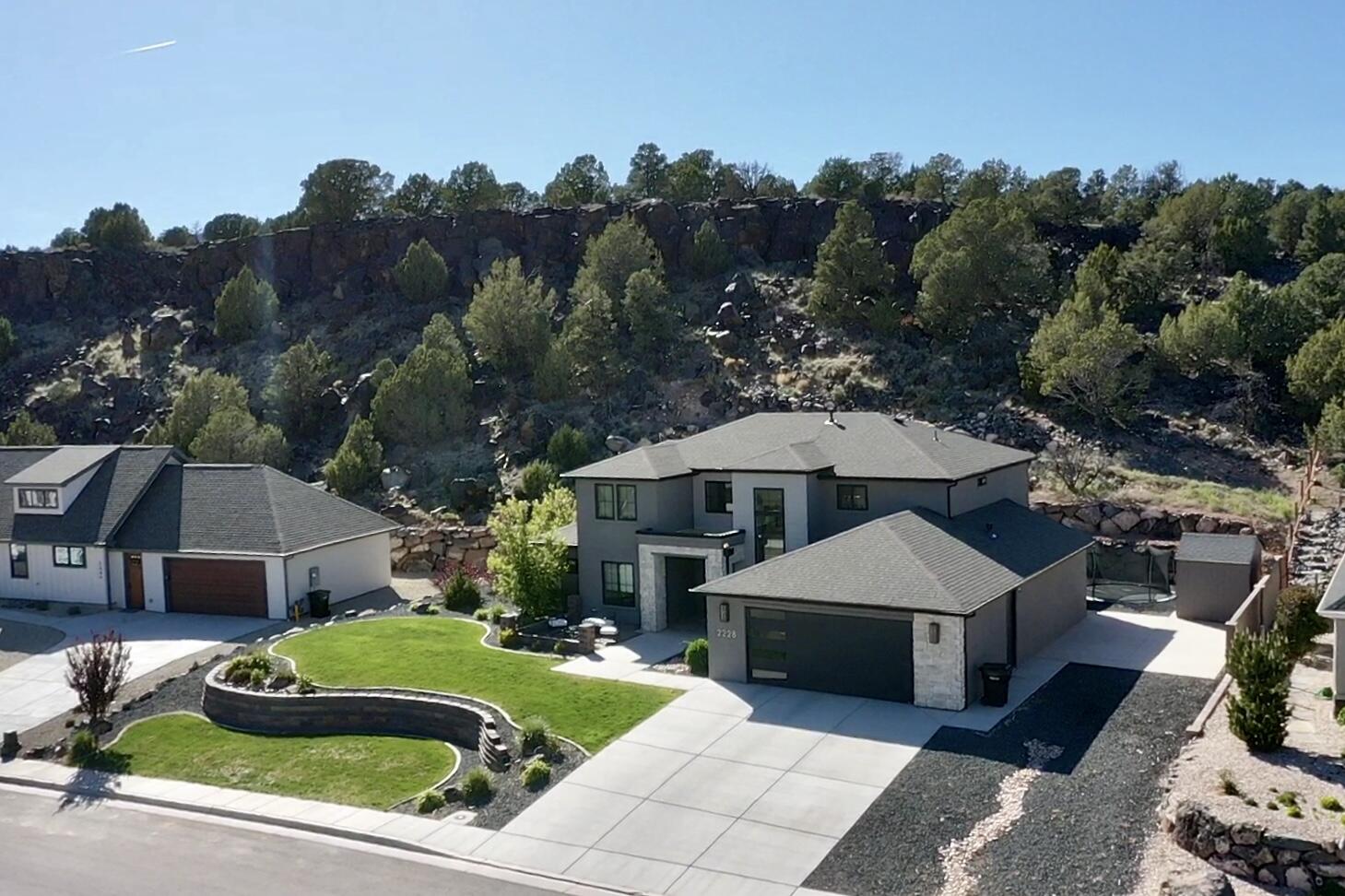 2228 S Canyon CIR