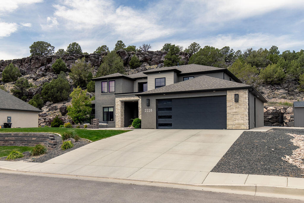 2228 S Canyon CIR