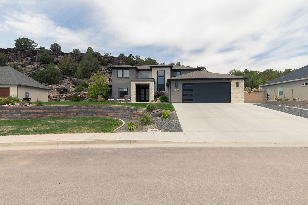 2228 S Canyon CIR