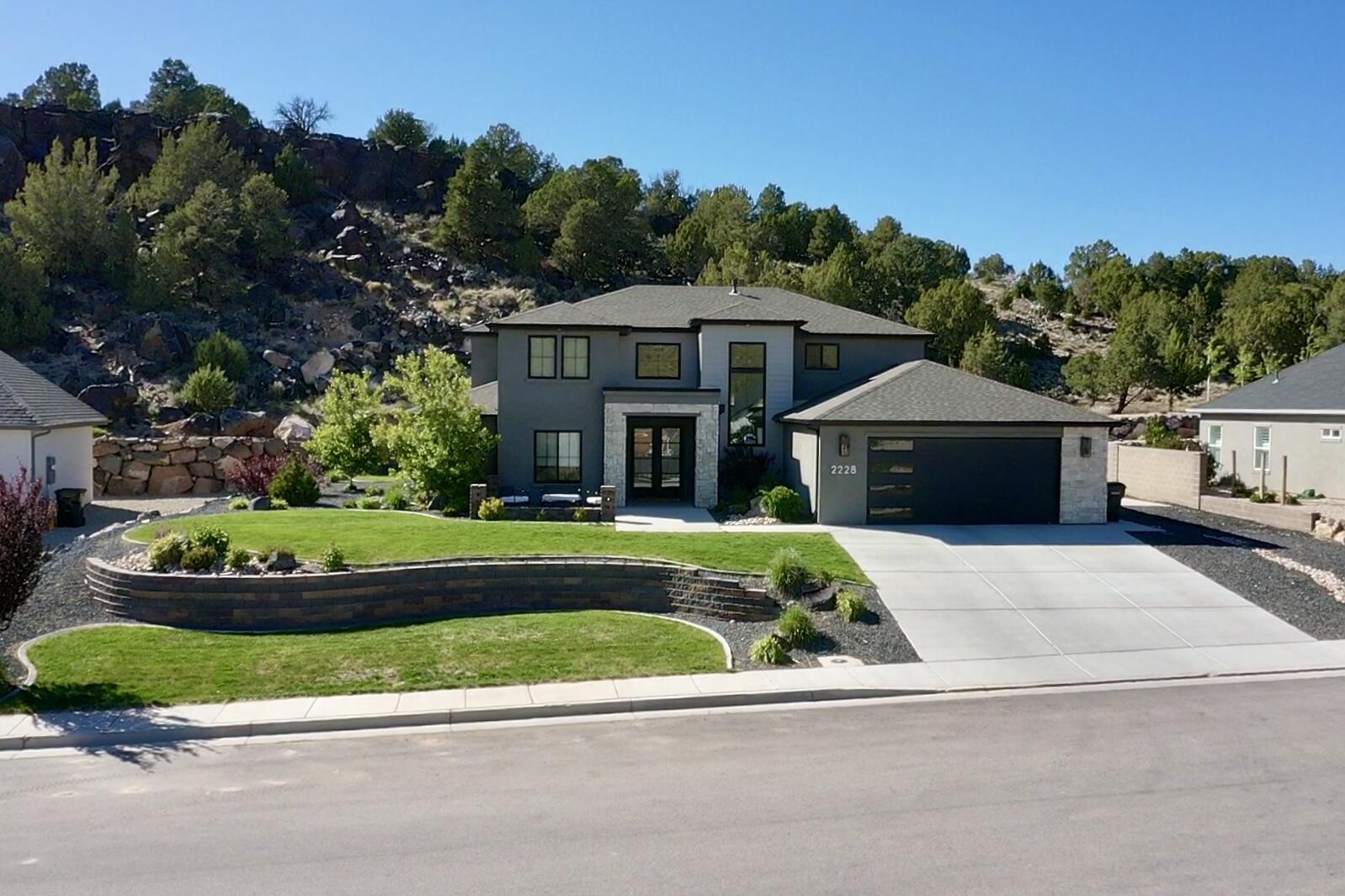 2228 S Canyon CIR