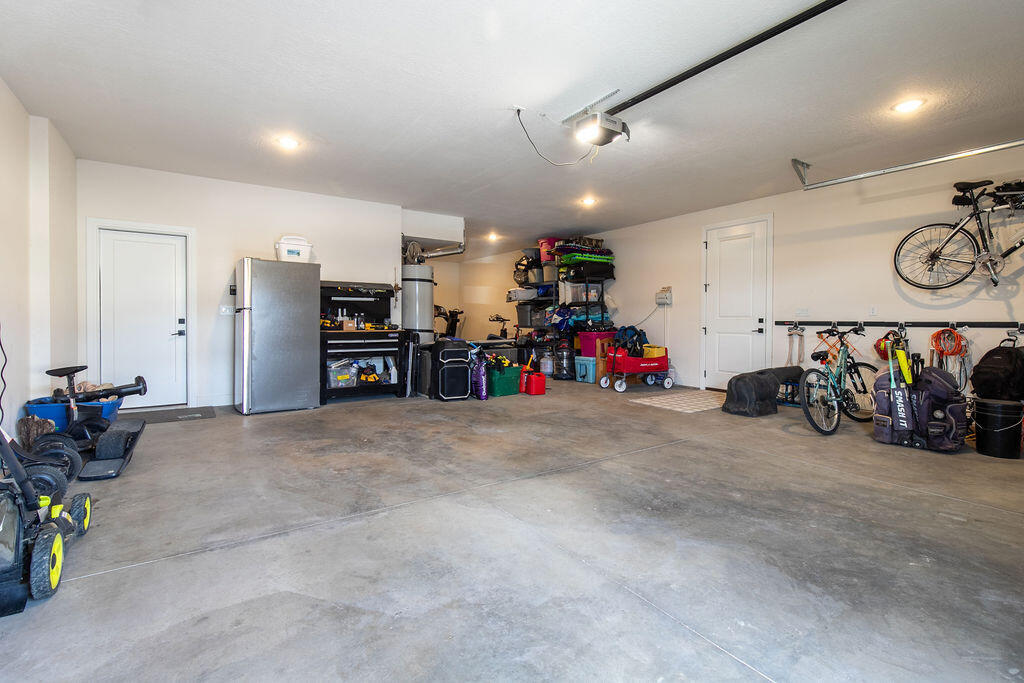2228 S Canyon CIR