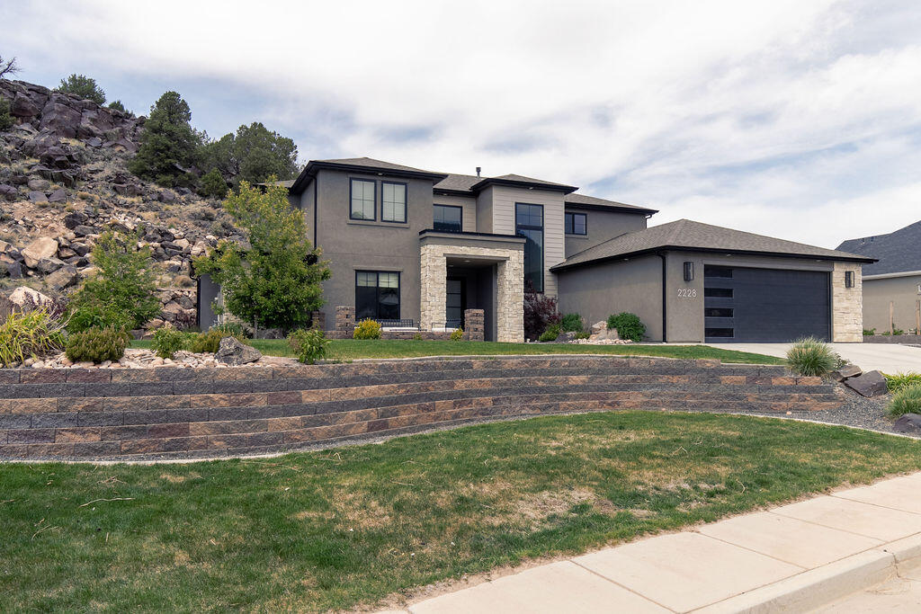 2228 S Canyon CIR
