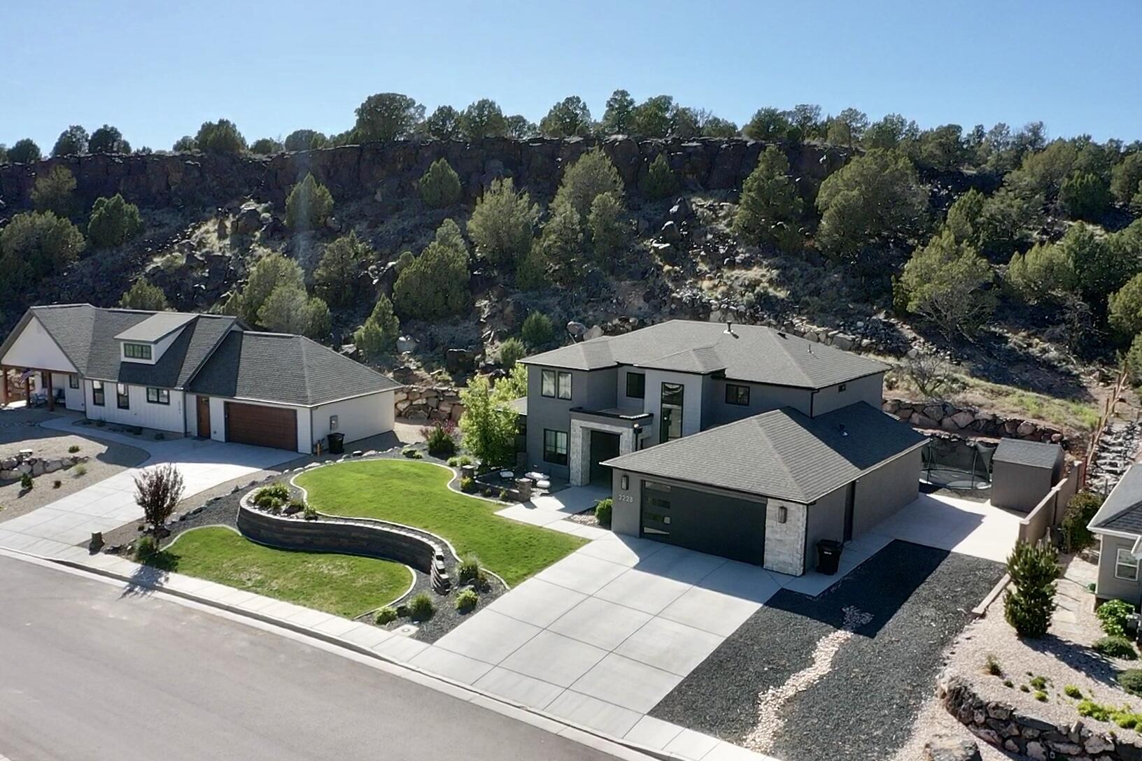 2228 S Canyon CIR
