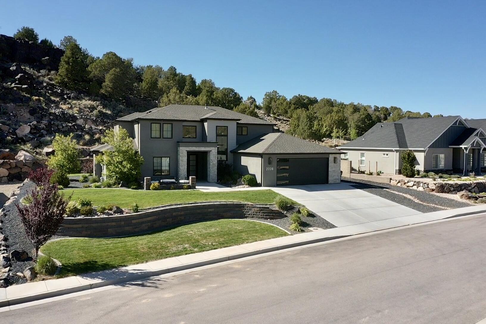 2228 S Canyon CIR