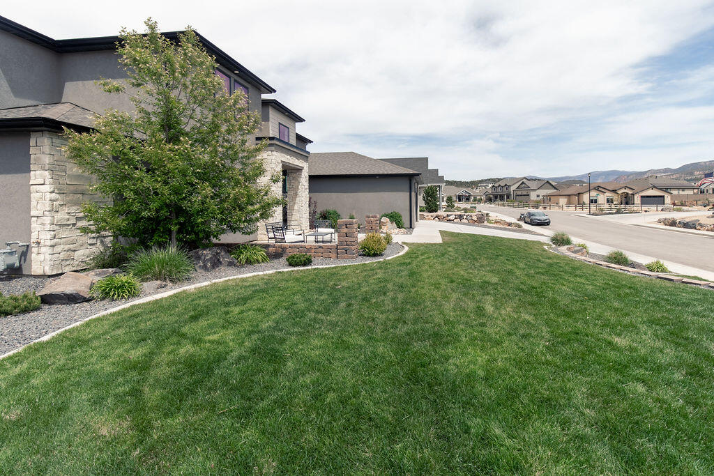 2228 S Canyon CIR
