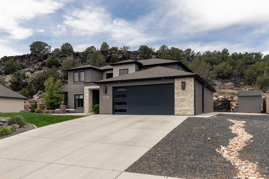 2228 S Canyon CIR
