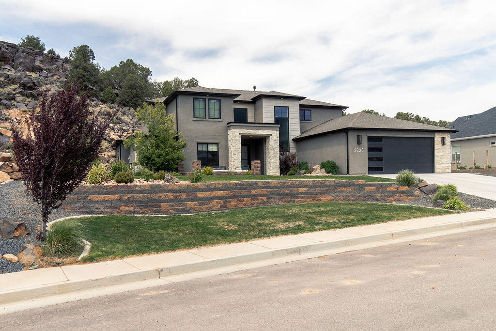 2228 S Canyon CIR