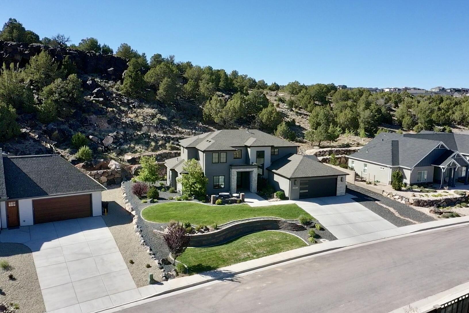 2228 S Canyon CIR
