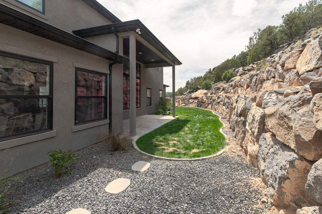 2228 S Canyon CIR
