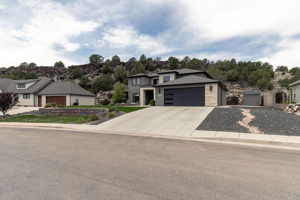 2228 S Canyon CIR