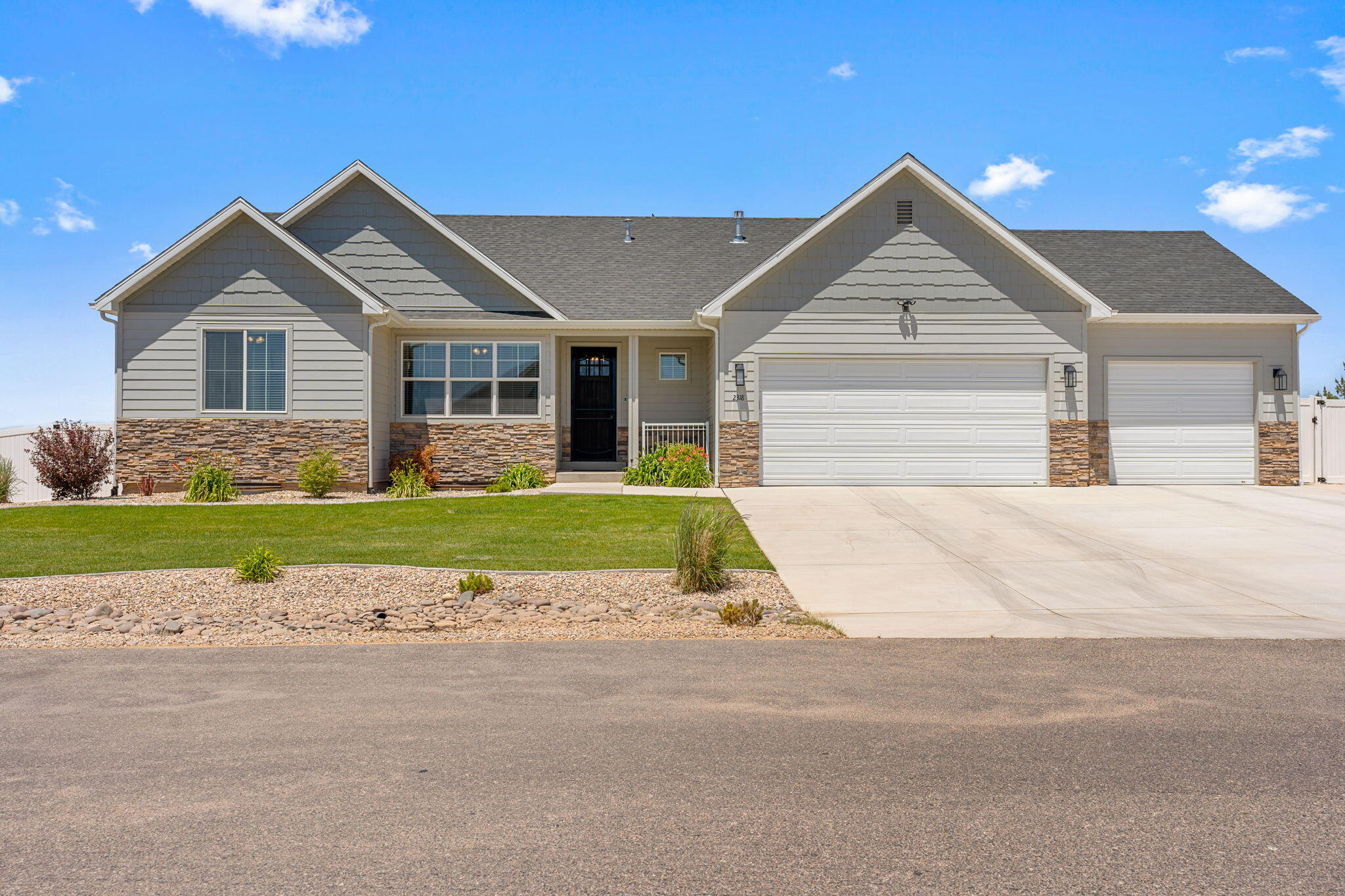 2318 W 3750 N