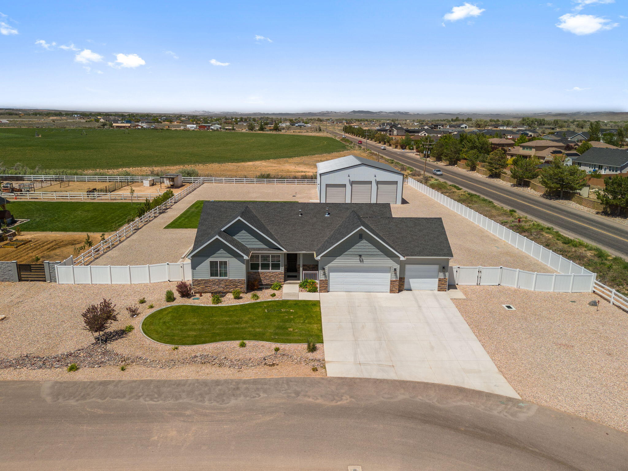 2318 W 3750 N