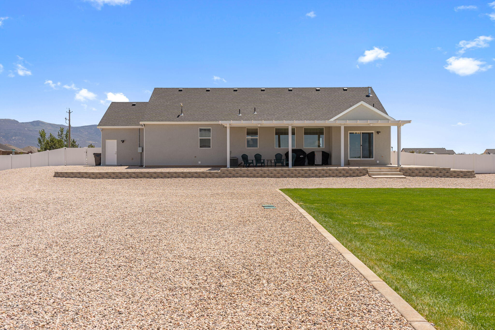 2318 W 3750 N