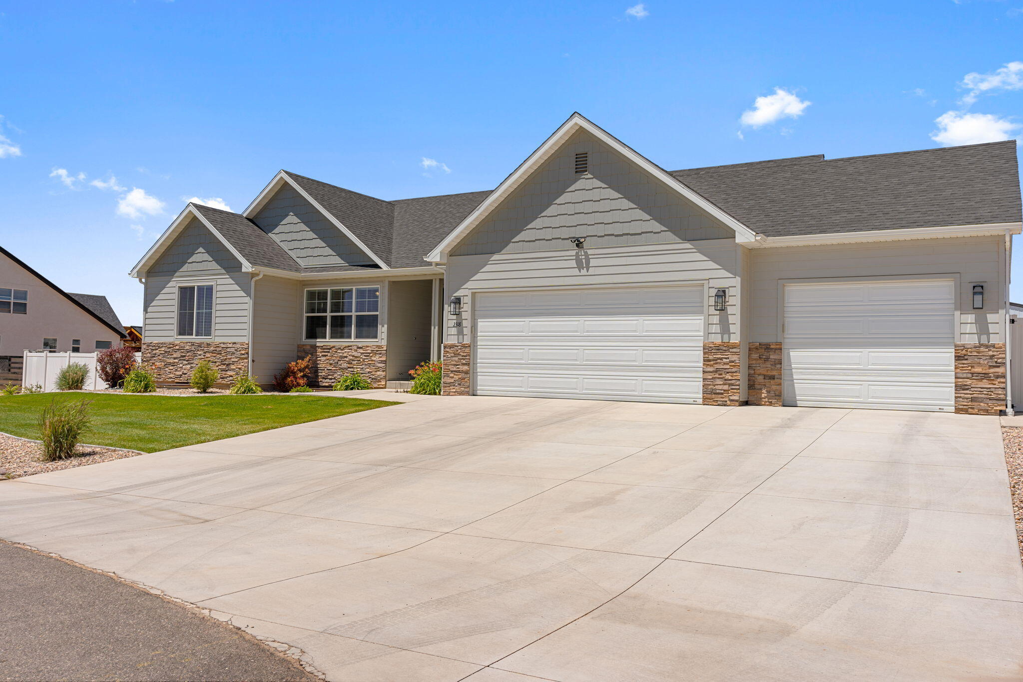 2318 W 3750 N