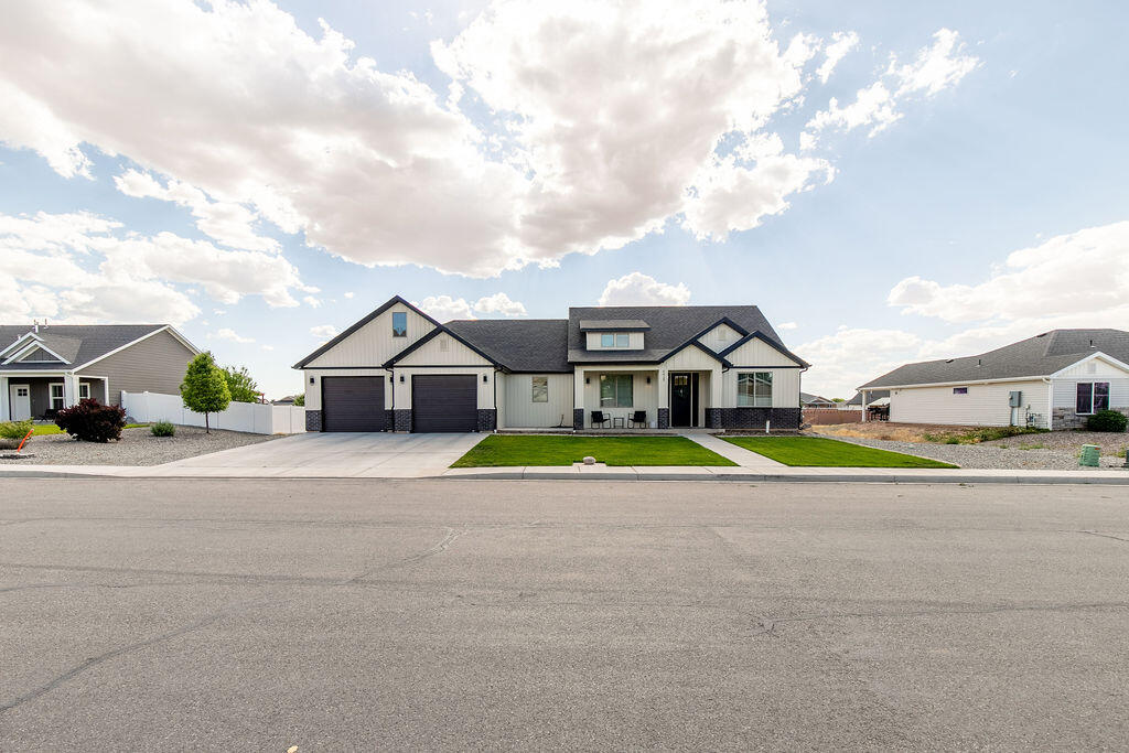 4413 N Half Mile RD