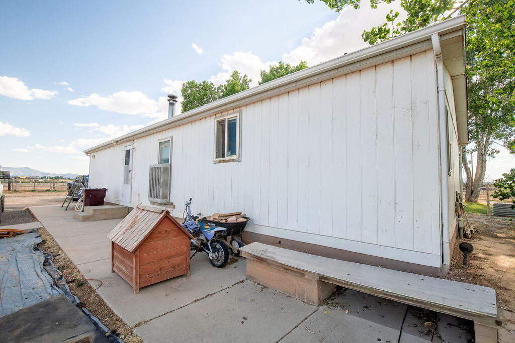 5726 N 1700 W