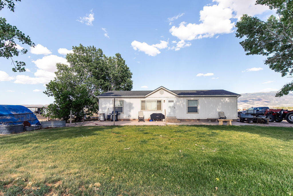 5726 N 1700 W
