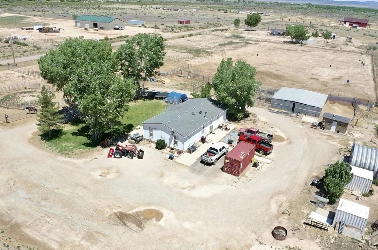5726 N 1700 W