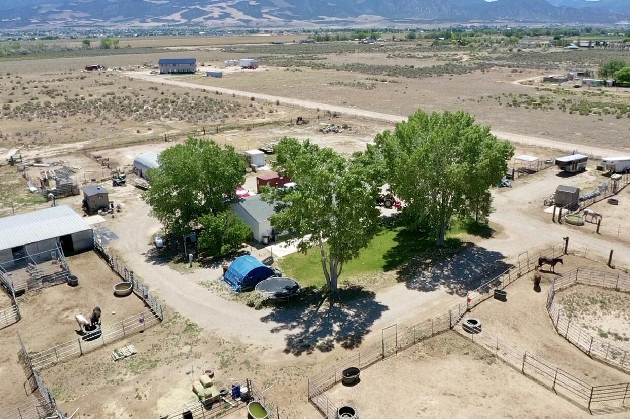 5726 N 1700 W