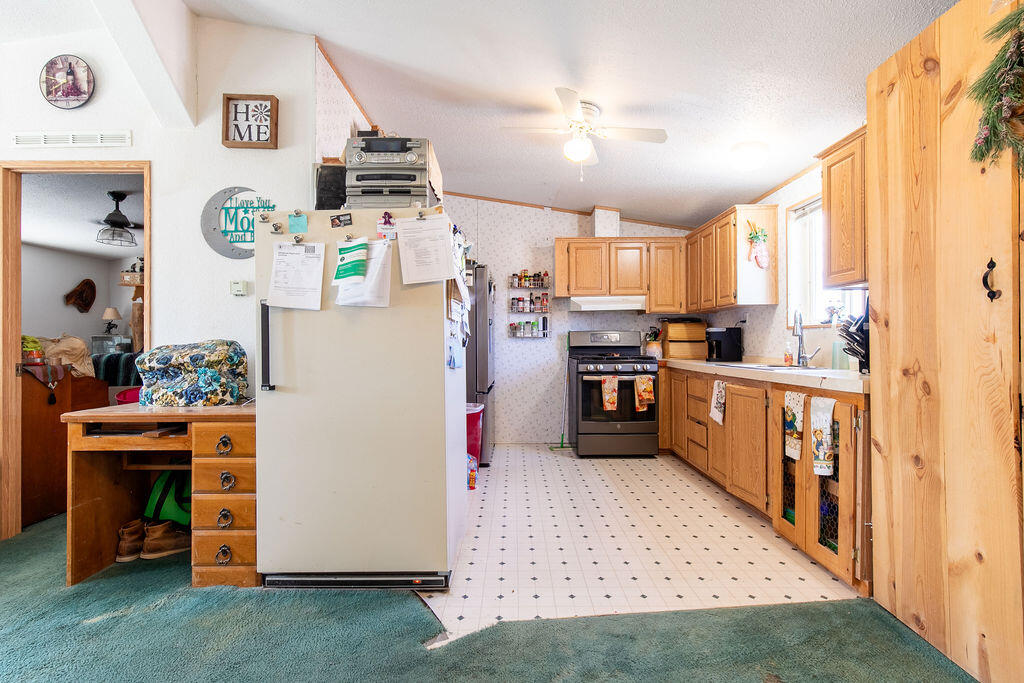 5726 N 1700 W