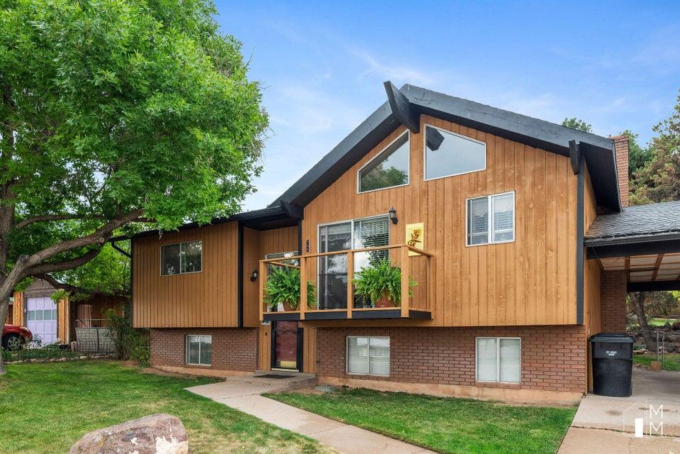 745 W Mountain View DR