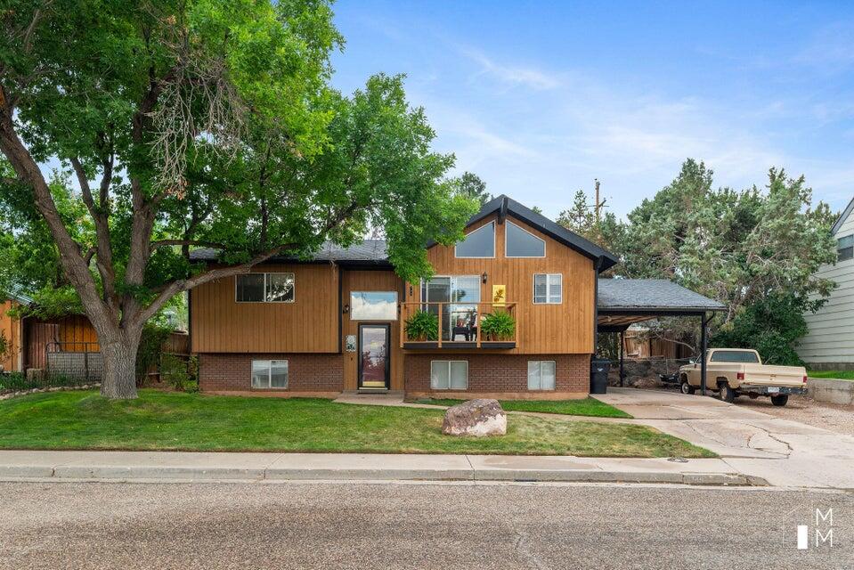 745 W Mountain View DR