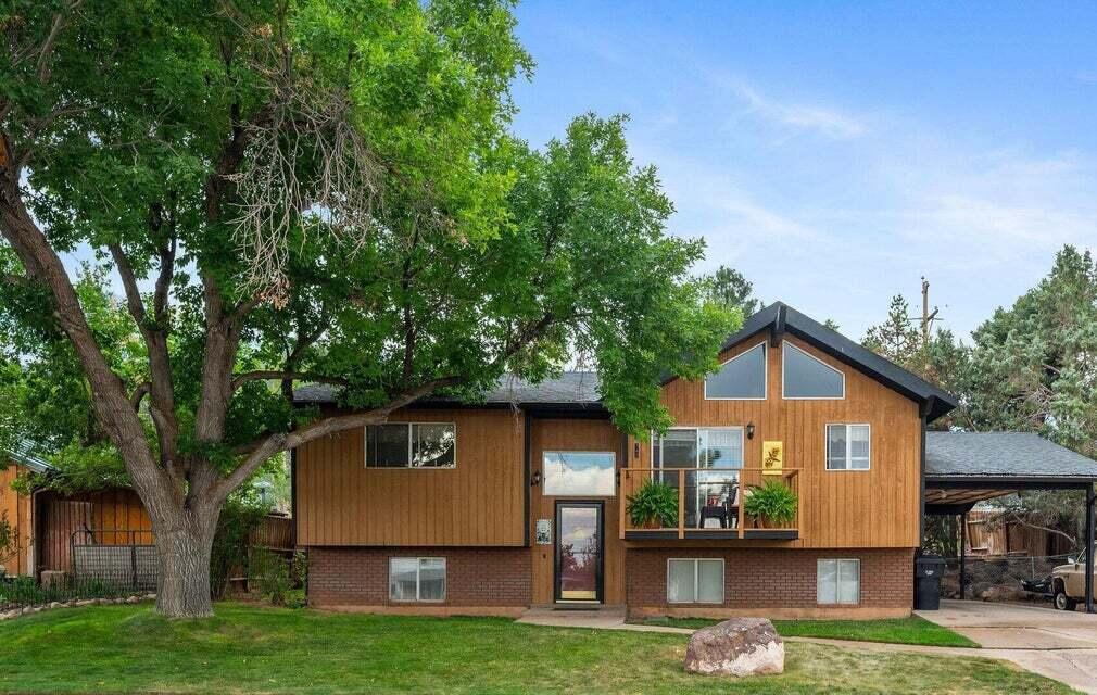745 W Mountain View DR